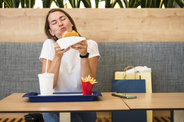 Junk Food Makanan Tinggi Lemak/ Foto: freepik.com Junk food