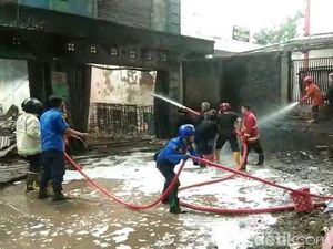 Gudang Penyimpanan BBM di Cianjur Ludes Terbakar