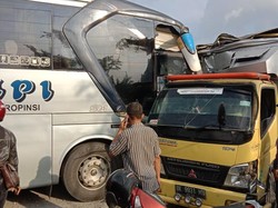 Kecelakaan Beruntun Lima Kendaraan Terjadi di Jalan Lintas Sumatera