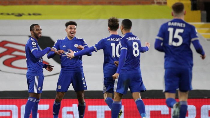 LONDON, ENGLAND - FEBRUARY 03: James Justin of Leicester City celebrates with Ricardo Pereira, James Maddison and Youri Tielemans after scoring his teams second goal during the Premier League match between Fulham and Leicester City at Craven Cottage on February 03, 2021 in London, England. Sporting stadiums around the UK remain under strict restrictions due to the Coronavirus Pandemic as Government social distancing laws prohibit fans inside venues resulting in games being played behind closed doors. (Photo by Peter Cziborra - Pool/Getty Images)