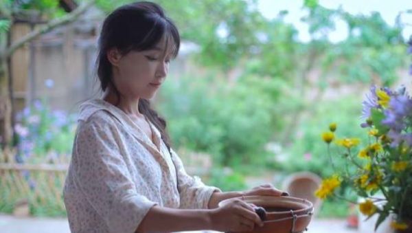 Fakta Menarik Li Ziqi, YouTuber Desa Menawan Pemecah Rekor Dunia