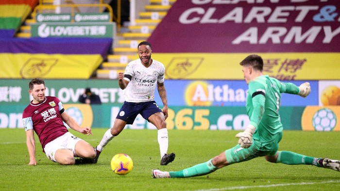 BURNLEY, ENGLAND - FEBRUARY 03: Raheem Sterling of Manchester City has his shot saved by Nick Pope of Burnley during the Premier League match between Burnley and Manchester City at Turf Moor on February 03, 2021 in Burnley, England. Sporting stadiums around the UK remain under strict restrictions due to the Coronavirus Pandemic as Government social distancing laws prohibit fans inside venues resulting in games being played behind closed doors. (Photo by Alex Pantling/Getty Images)