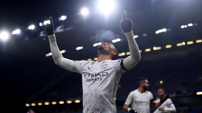 BURNLEY, ENGLAND - FEBRUARY 03: Gabriel Jesus of Manchester City celebrates after scoring their sides first goal during the Premier League match between Burnley and Manchester City at Turf Moor on February 03, 2021 in Burnley, England. Sporting stadiums around the UK remain under strict restrictions due to the Coronavirus Pandemic as Government social distancing laws prohibit fans inside venues resulting in games being played behind closed doors. (Photo by Gareth Copley/Getty Images)