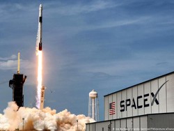 SpaceX Dapat Kontrak Rp 4,6 Triliun Terbangkan Paket ke Bulan
