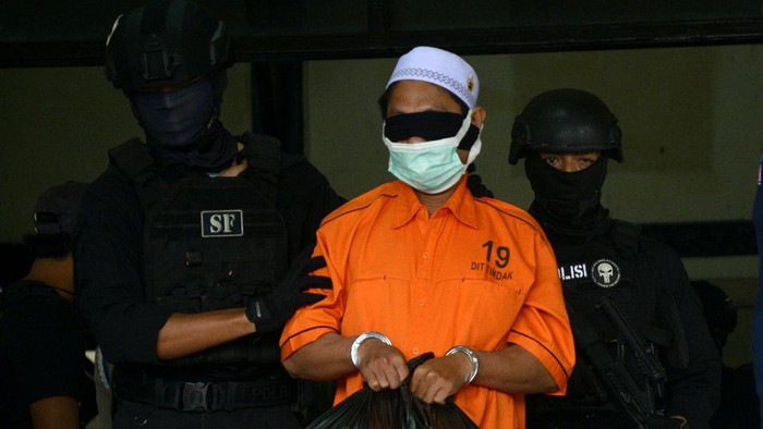Sebanyak 19 teroris yang ditangkap di Makassar, Sulsel, diterbangkan ke Jakarta. Nantinya belasan tersangka kasus terorisme itu akan jalani pemeriksaan lanjutan