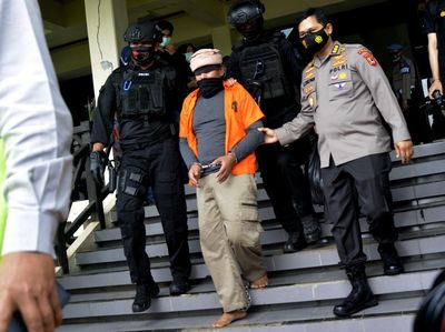 Momen 19 Teroris yang Ditangkap di Makassar Diterbangkan ke Jakarta