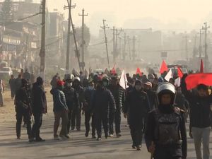 Nepal Lumpuh, Ada Mogok Massal Protes Putusan PM Bubarkan Parlemen Nepal Lumpuh, Ada Mogok Massal Protes Putusan PM Bubarkan Parlemen