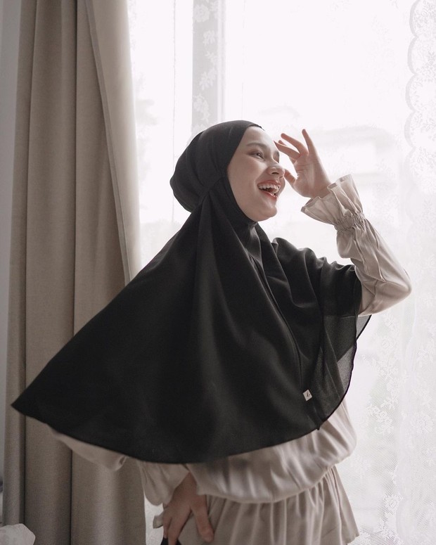 5 Inspirasi OOTD Hijab Bergo Paling Nyaman dan Kekinian Biar di Rumah