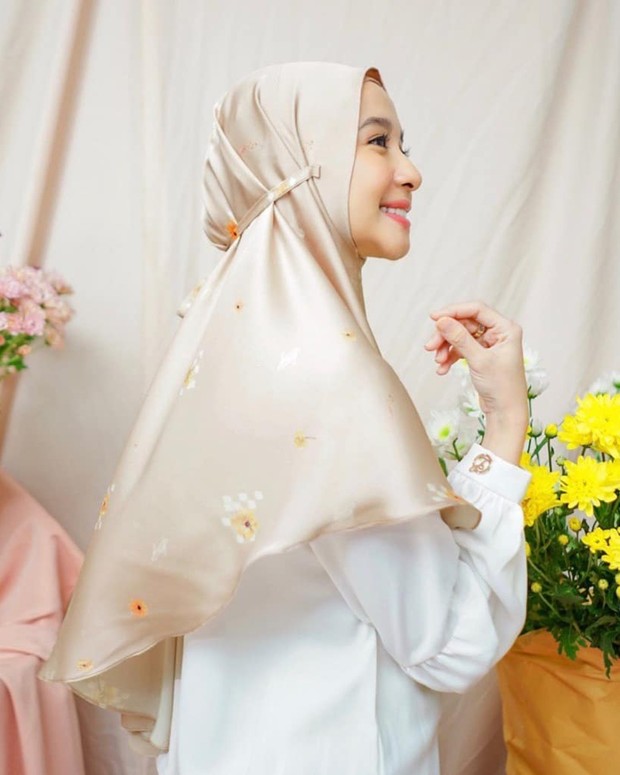 5 Inspirasi OOTD Hijab Bergo Paling Nyaman dan Kekinian Biar di Rumah