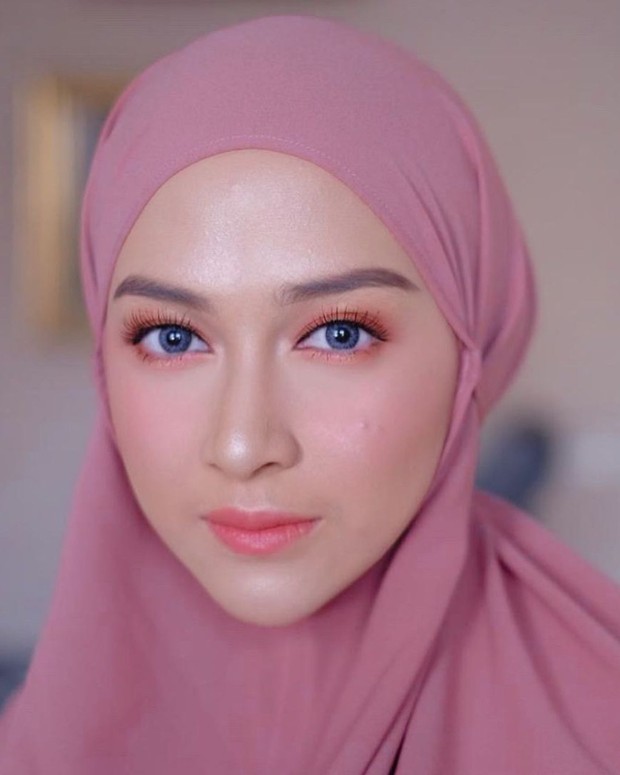 5 Inspirasi OOTD Hijab Bergo Paling Nyaman dan Kekinian Biar di Rumah