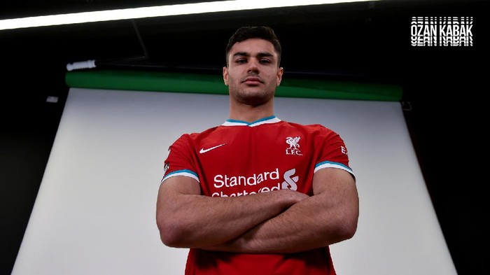 Ozan Kabak bek baru Liverpool