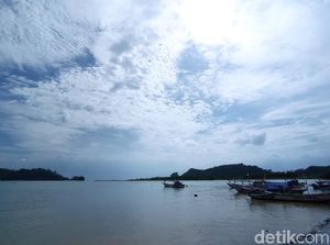 Foto: Melihat Cantiknya Nusakambangan dari Pangandaran Foto: Melihat Cantiknya Nusakambangan dari Pangandaran