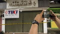 Potret Pasar Muamalah di Depok Digaris Polisi