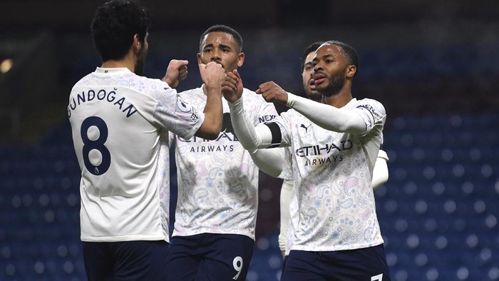 Manchester Citys Raheem Sterling, right, celebrates with teammates after scoring his sides second goal during the English Premier League soccer match between Burnley and Manchester City at Turf Moor stadium in Burnley, England, Wednesday, Feb. 3, 2021. (Gareth Copley/Pool via AP)