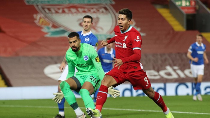 LIVERPOOL, ENGLAND - FEBRUARY 03: Roberto Firminho of Liverpool in action with Robert Sanchez of Brighton and Hove Albion during the Premier League match between Liverpool and Brighton & Hove Albion at Anfield on February 03, 2021 in Liverpool, England. Sporting stadiums around the UK remain under strict restrictions due to the Coronavirus Pandemic as Government social distancing laws prohibit fans inside venues resulting in games being played behind closed doors. (Photo by Clive Brunskill/Getty Images)
