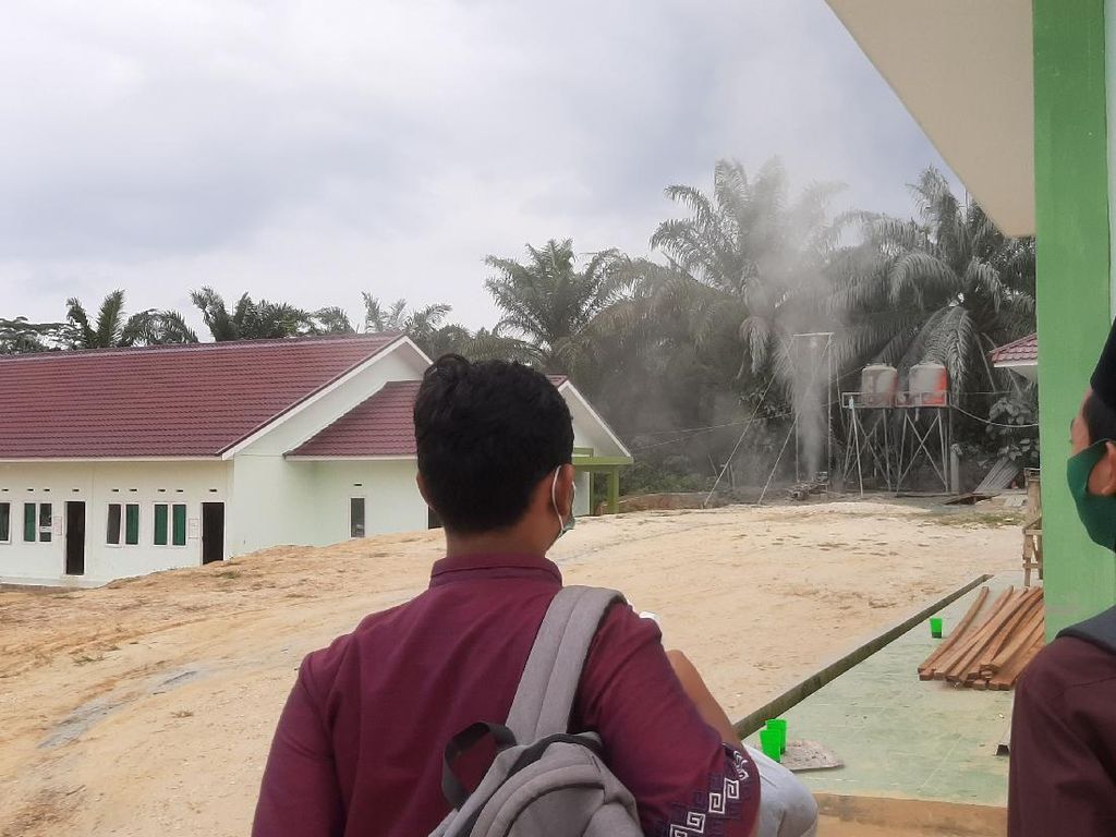 Sumur Bor Tiba-tiba Semburkan Gas, Santri Ponpes di Pekanbaru Dievakuasi