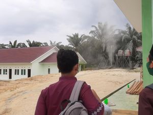 Sumur Bor Tiba-tiba Semburkan Gas, Santri Ponpes di Pekanbaru Dievakuasi Sumur Bor Tiba-tiba Semburkan Gas, Santri Ponpes di Pekanbaru Dievakuasi