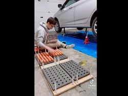 Percobaan Nyeleneh, Telur Ayam Ternyata Bisa Dipakai Mengangkat Mobil