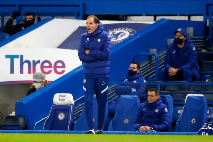 LONDON, ENGLAND - JANUARY 27: Thomas Tuchel, Manager of Chelsea gives their team instructions during the Premier League match between Chelsea and Wolverhampton Wanderers at Stamford Bridge on January 27, 2021 in London, England. Sporting stadiums around the UK remain under strict restrictions due to the Coronavirus Pandemic as Government social distancing laws prohibit fans inside venues resulting in games being played behind closed doors. (Photo by Frank Augstein -