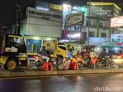 Sampah Masih Dibuang di Jalanan Ciputat, Warga Harapkan Bak Besar Lagi