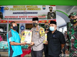 Korban Banjir Bandang di Jombang Sulit untuk Masak, Polisi Kirim Bantuan
