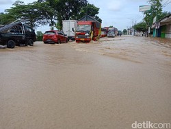 Jalan Nasional Madiun-Surabaya yang Terendam Banjir Ditutup