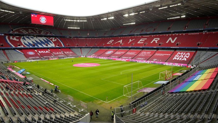 MUNICH, GERMANY - JANUARY 30: A general view inside the stadium prior to the Bundesliga match between FC Bayern Muenchen and TSG Hoffenheim at Allianz Arena on January 30, 2021 in Munich, Germany. Sporting stadiums around Germany remain under strict restrictions due to the Coronavirus Pandemic as Government social distancing laws prohibit fans inside venues resulting in games being played behind closed doors. (Photo by Guenther Schiffmann - Pool/Getty Images)