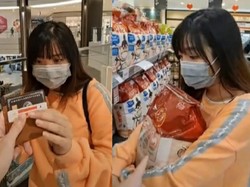 Bebas Belanja Pakai Black Card, Wanita Ini Hanya Beli Beras 1 Karung!