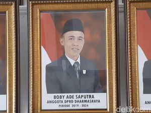 Kasus Penganiayaan Warga hingga Tewas, Anggota DPRD Dharmasraya Ditahan Kasus Penganiayaan Warga hingga Tewas, Anggota DPRD Dharmasraya Ditahan