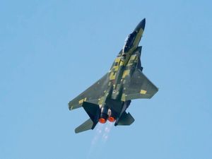F-15 Versi Modern Sukses Uji Terbang Perdana