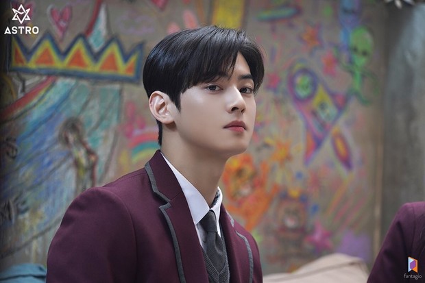 Cha Eun Woo (ASTRO), berperan sebagai Lee Su Ho dalam drama True Beauty / foto: twitter.com/fantagiogroup Cha Eun Woo (ASTRO), berperan sebagai Lee Su Ho dalam drama True Beauty / foto: twitter.com/fantagiogroup