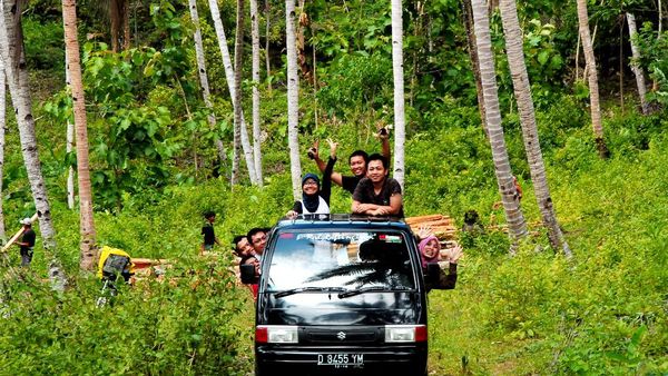 4 Jam Body Rafting di Green Canyon, Seru!