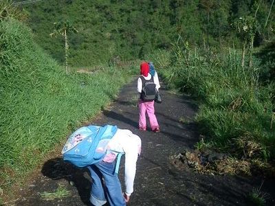 Aaah! Segarnya Basah-basahan di Air Terjun Sikarim