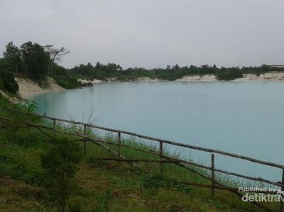 Ada Danau Berwarna Biru Secantik Ini di Belitung