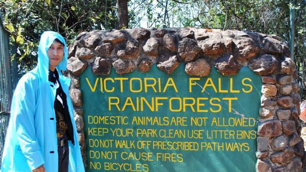 Ada Hujan Abadi di Air Terjun Victoria, Zimbabwe Ada Hujan Abadi di Air Terjun Victoria, Zimbabwe