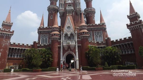 Ada Istana Negeri Dongeng di Taman Mini Indonesia Indah