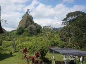 Ada Kapal Nyasar di Tebing Bukittinggi