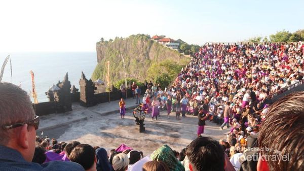 Ada Kisah Romantis di Balik Lenggokan Tari Kecak