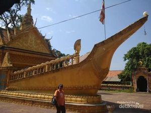 Ada Kuil Unik Berbentuk Perahu