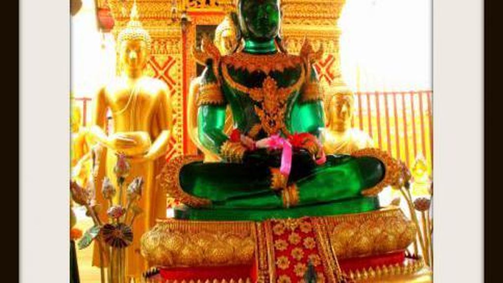 Ada Patung Buddha dari Giok di Thailand Ada Patung Buddha dari Giok di Thailand