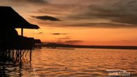 Ada Sunset Secantik Ini di Pulau Seram