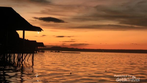 Ada Sunset Secantik Ini di Pulau Seram