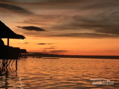 Ada Sunset Secantik Ini di Pulau Seram
