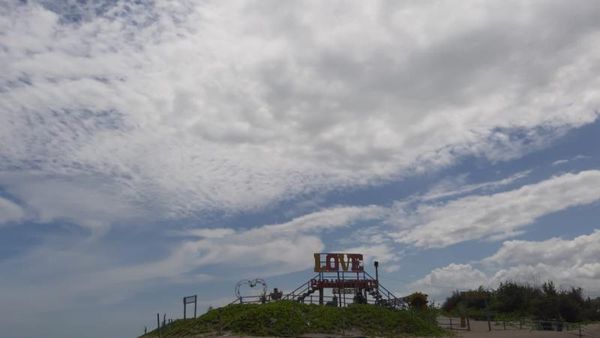 Ada yang Ngabuburit di Parangtritis?