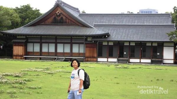 Ademnya Taman Istana Osaka