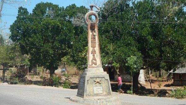 Air Terjun Berwarna Hijau Toska, Inikah yang Tercantik di NTT?