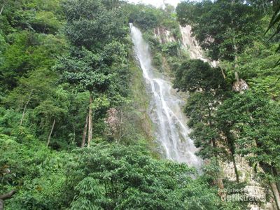 Air Terjun Tersembunyi di Lembah Asahan