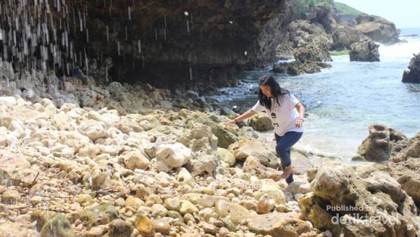 Ajaib, Air Terjun Langsung ke Laut di Gunungkidul
