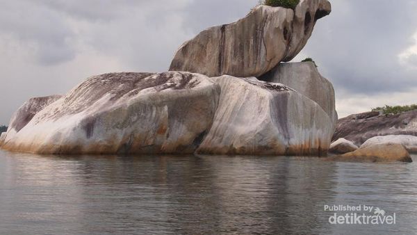 Ajaib! Batu Raksasa di Belitung Ini Tersusun Alami