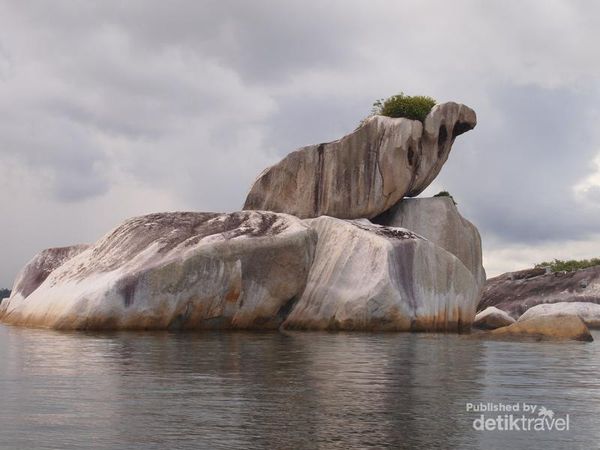 Ajaib! Batu Raksasa di Belitung Ini Tersusun Alami